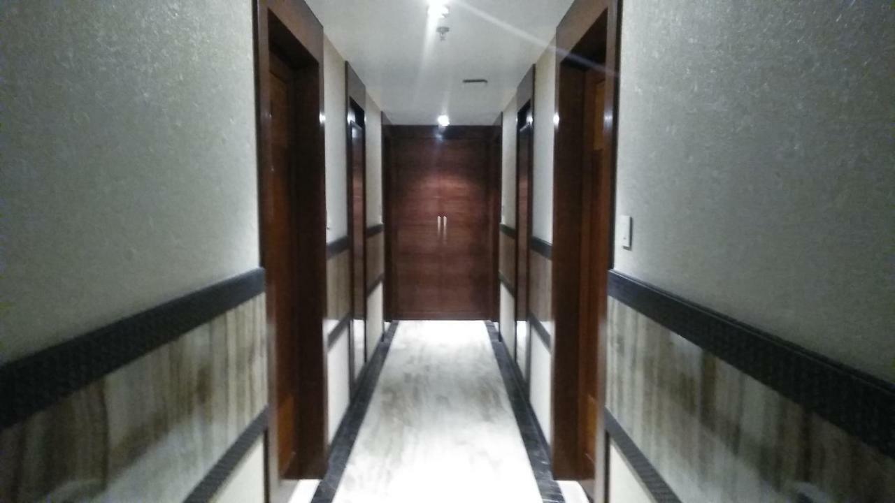 Square Inn Hotel,Varanasi Exterior photo
